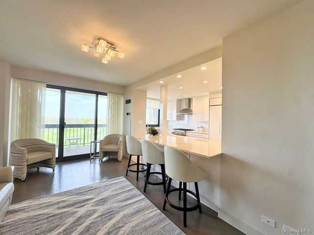 27010 Grand Central Parkway 10O, Floral Park, NY 11005