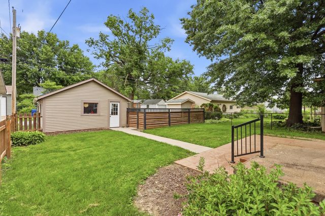 2612 E 18th Street E, Davenport, IA 52803
