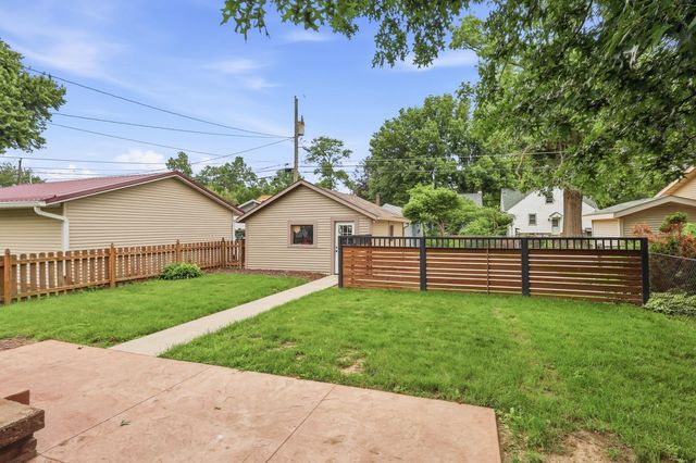 2612 E 18th Street E, Davenport, IA 52803