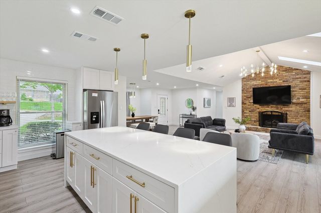 1208 Mayleaf Drive, Irving, TX 75060