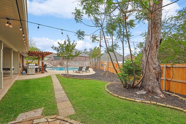 1208 Mayleaf Drive, Irving, TX 75060