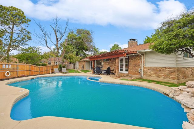 1208 Mayleaf Drive, Irving, TX 75060