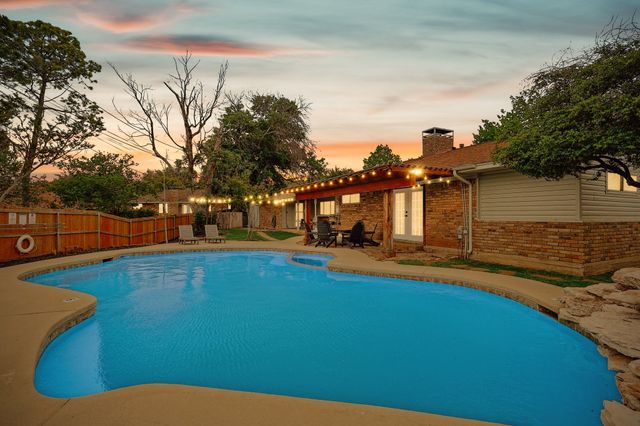 1208 Mayleaf Drive, Irving, TX 75060