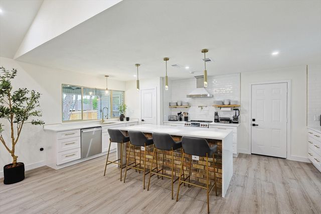 1208 Mayleaf Drive, Irving, TX 75060