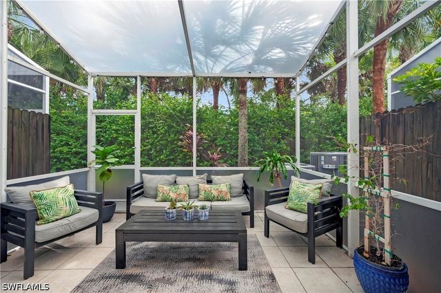 16082 Caldera LN, Naples, FL 34110
