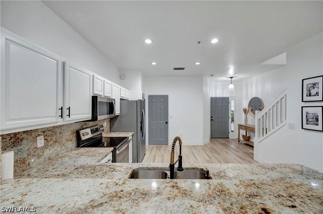 16082 Caldera LN, Naples, FL 34110