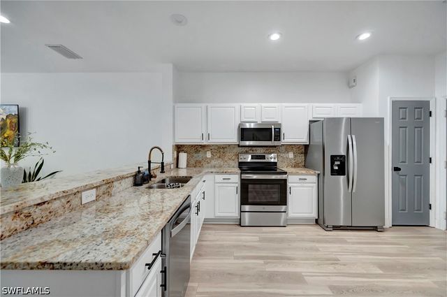 16082 Caldera LN, Naples, FL 34110