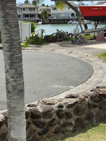 6307 Kaiwiki Place, Honolulu, HI 96825