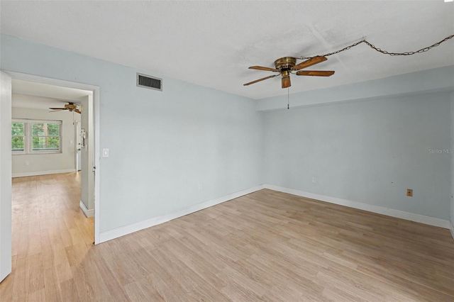 951 79TH AVENUE N APT 322, St Petersburg, FL 33702