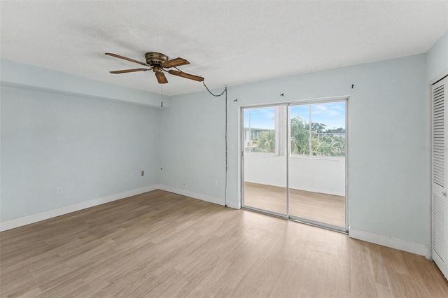 951 79TH AVENUE N APT 322, St Petersburg, FL 33702