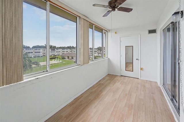 951 79TH AVENUE N APT 322, St Petersburg, FL 33702