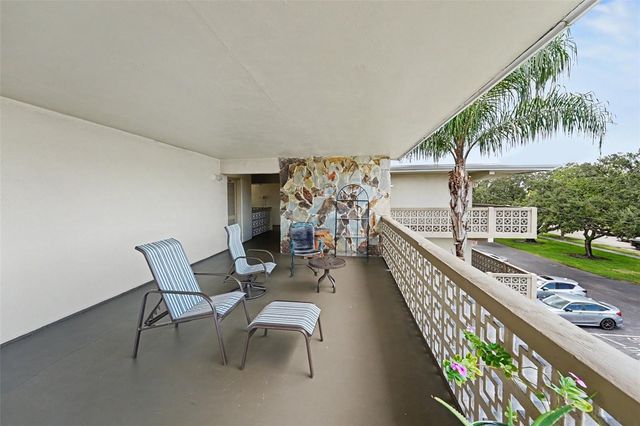 951 79TH AVENUE N APT 322, St Petersburg, FL 33702