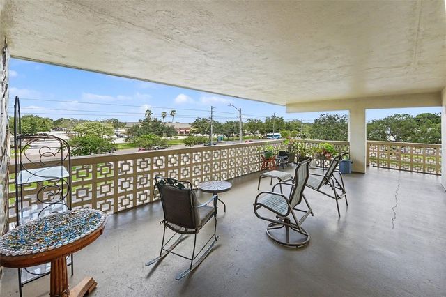 951 79TH AVENUE N APT 322, St Petersburg, FL 33702