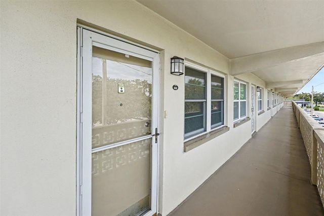 951 79TH AVENUE N APT 322, St Petersburg, FL 33702