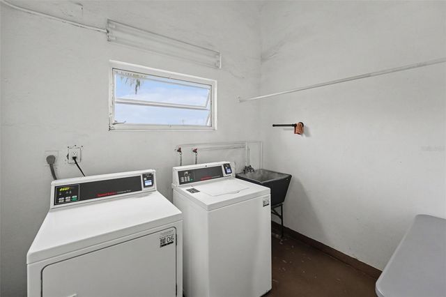 951 79TH AVENUE N APT 322, St Petersburg, FL 33702