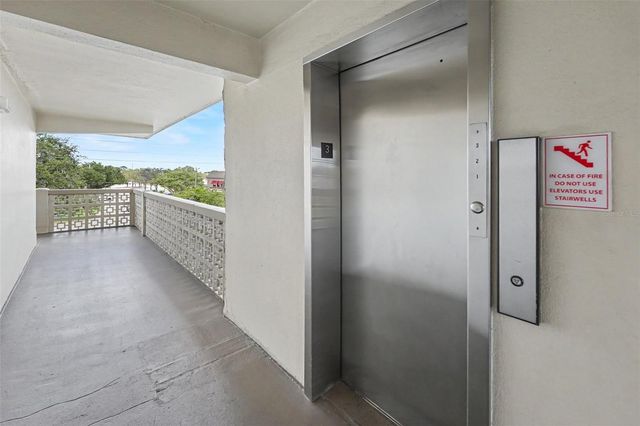951 79TH AVENUE N APT 322, St Petersburg, FL 33702