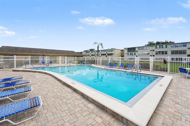951 79TH AVENUE N APT 322, St Petersburg, FL 33702