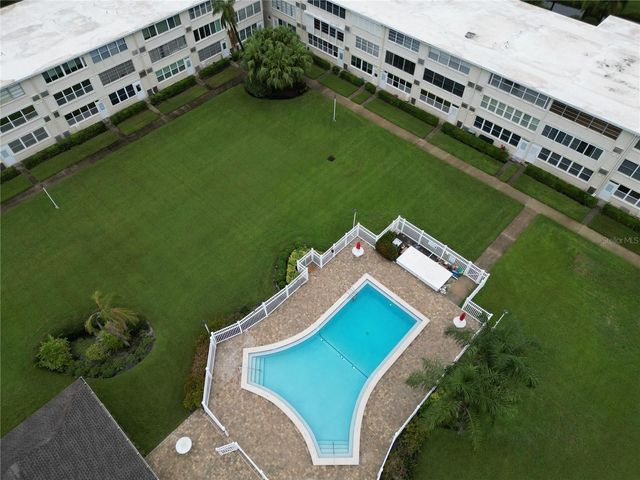 951 79TH AVENUE N APT 322, St Petersburg, FL 33702