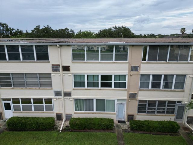 951 79TH AVENUE N APT 322, St Petersburg, FL 33702