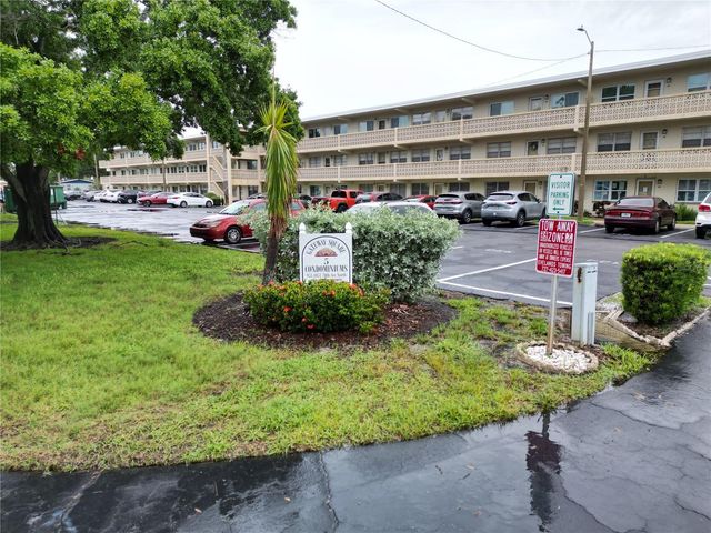 951 79TH AVENUE N APT 322, St Petersburg, FL 33702