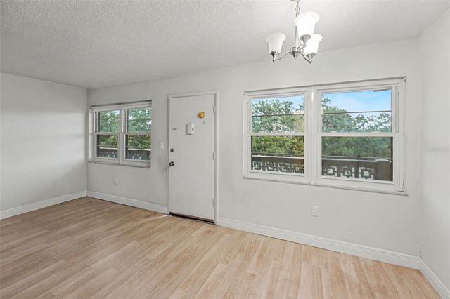 951 79TH AVENUE N APT 322, St Petersburg, FL 33702