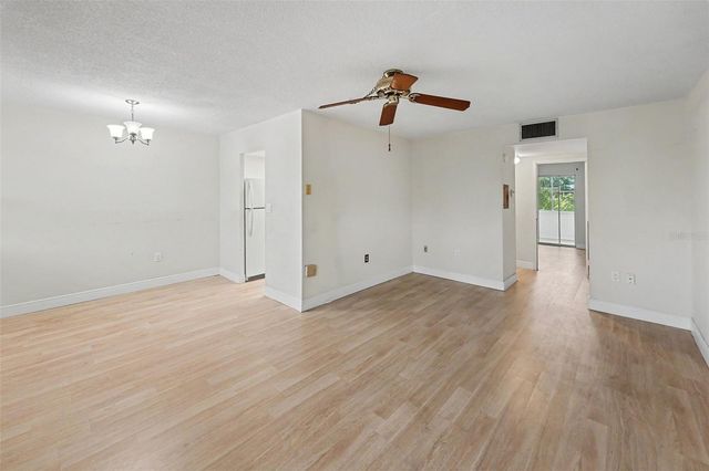 951 79TH AVENUE N APT 322, St Petersburg, FL 33702