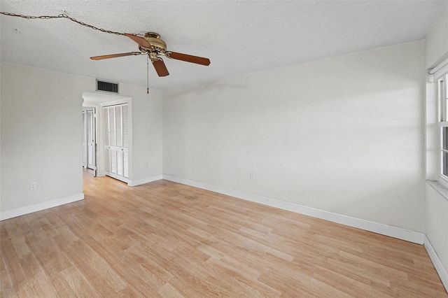951 79TH AVENUE N APT 322, St Petersburg, FL 33702