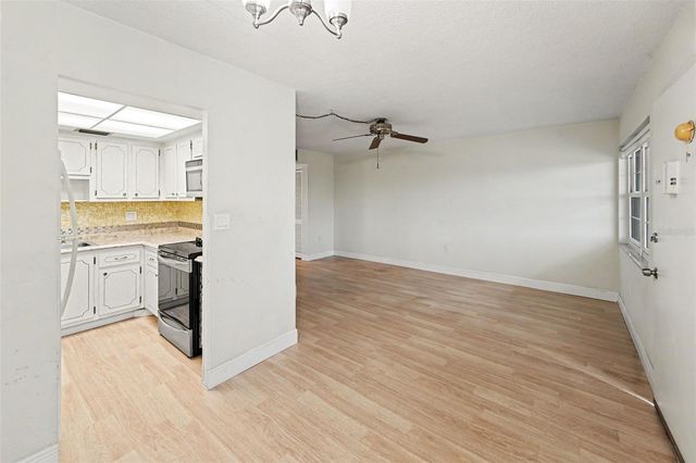951 79TH AVENUE N APT 322, St Petersburg, FL 33702