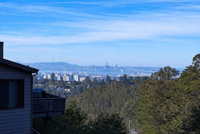 6059 Girvin Dr, Oakland, CA 94611