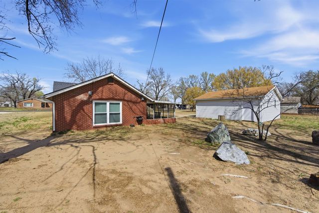 701 E 57th St S, Wichita, KS 67216