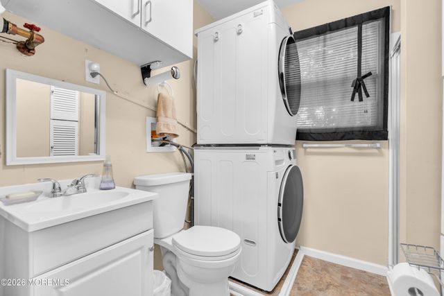 65 Chelsea Drive, Whiting, NJ 08759