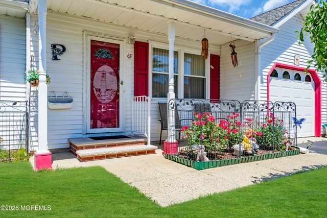 65 Chelsea Drive, Whiting, NJ 08759