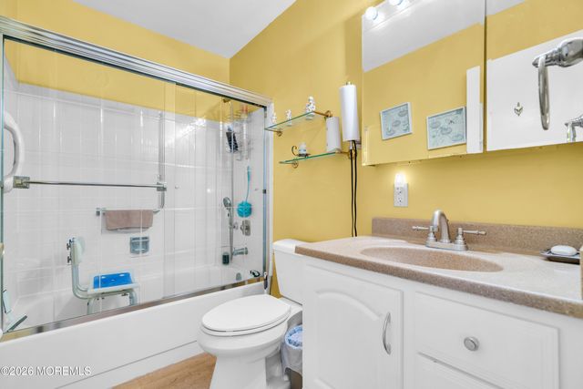 65 Chelsea Drive, Whiting, NJ 08759
