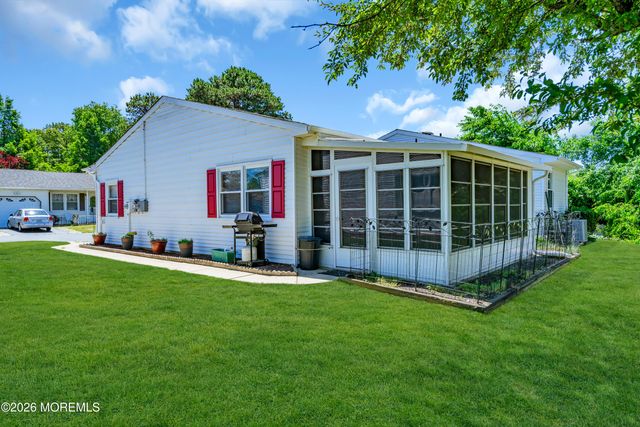 65 Chelsea Drive, Whiting, NJ 08759