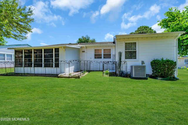 65 Chelsea Drive, Whiting, NJ 08759