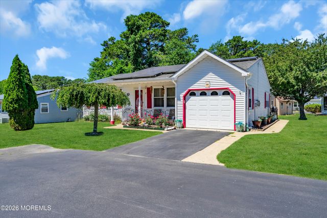 65 Chelsea Drive, Whiting, NJ 08759