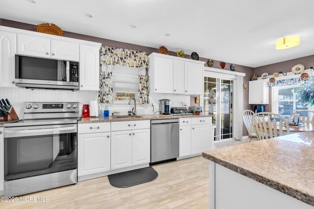 65 Chelsea Drive, Whiting, NJ 08759