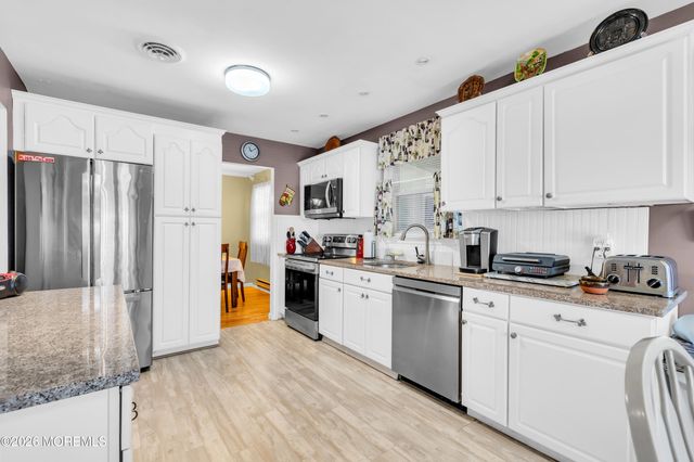 65 Chelsea Drive, Whiting, NJ 08759