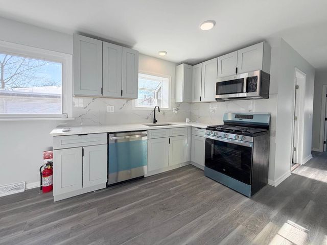 11410 S LOOMIS Street, Chicago, IL 60643