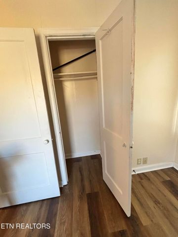 206 Long Drive, Harriman, TN 37748