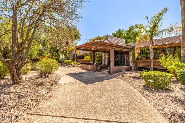 8424 N GOLF Drive, Paradise Valley, AZ 85253