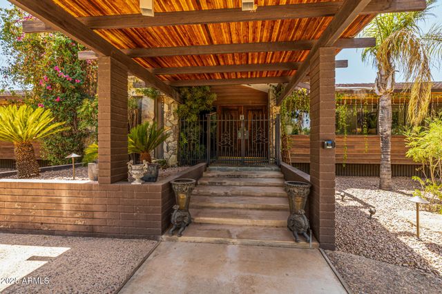 8424 N GOLF Drive, Paradise Valley, AZ 85253