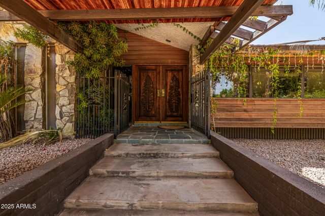 8424 N GOLF Drive, Paradise Valley, AZ 85253