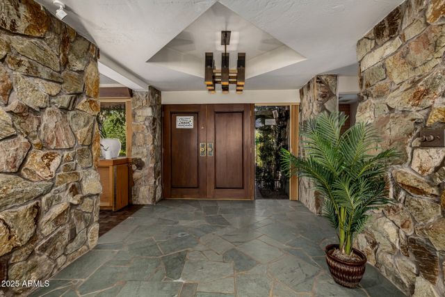 8424 N GOLF Drive, Paradise Valley, AZ 85253