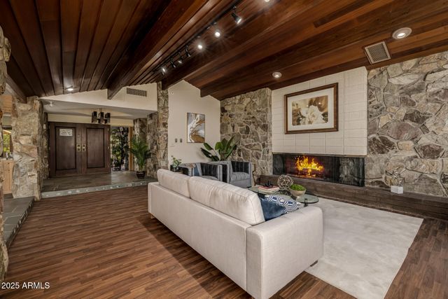 8424 N GOLF Drive, Paradise Valley, AZ 85253