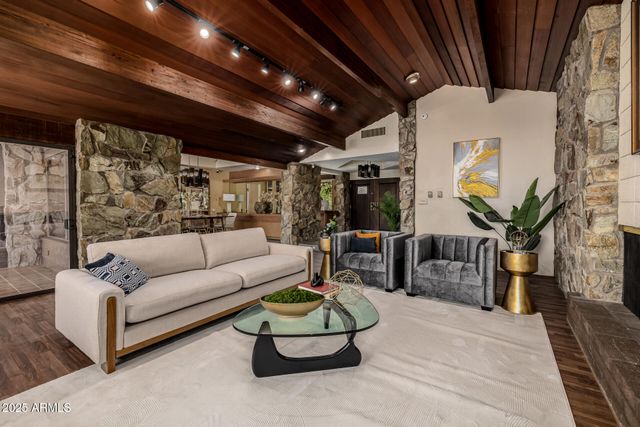 8424 N GOLF Drive, Paradise Valley, AZ 85253