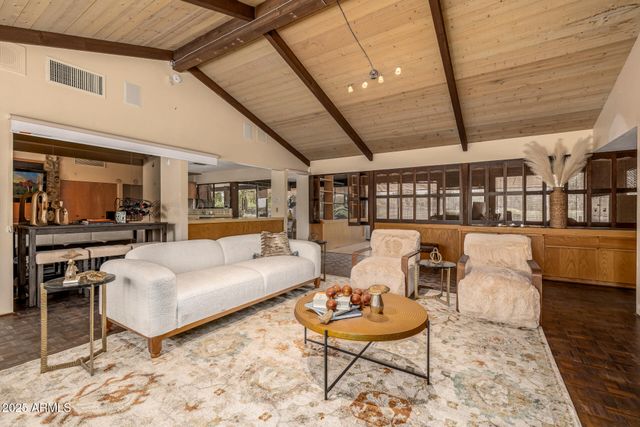 8424 N GOLF Drive, Paradise Valley, AZ 85253