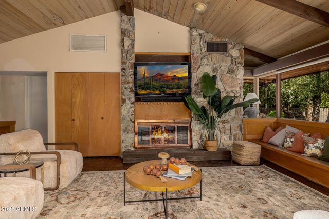 8424 N GOLF Drive, Paradise Valley, AZ 85253