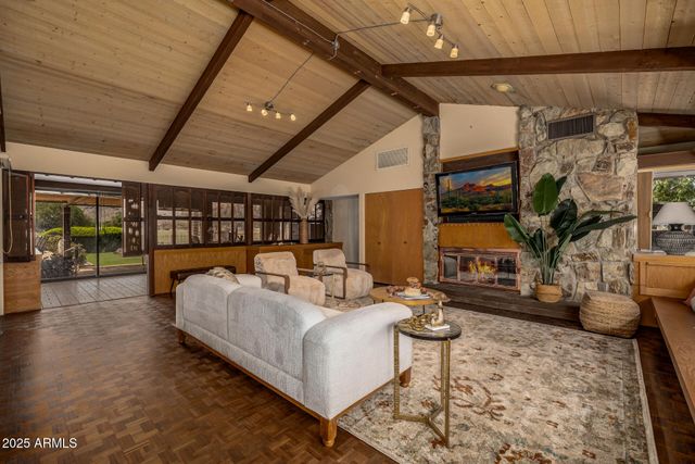 8424 N GOLF Drive, Paradise Valley, AZ 85253