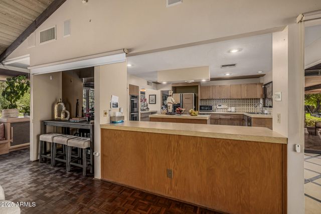 8424 N GOLF Drive, Paradise Valley, AZ 85253